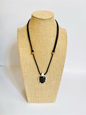 Hand-Carved Sea Turtle Pendant Necklace – Natural Bone & Horn Aesthetic